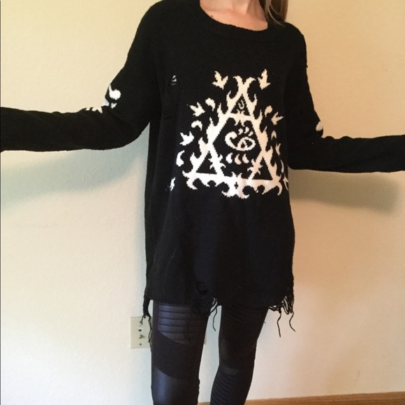 ♥️UNIF DISTRESSED SWEATER SZ M DESTROYED ♥️ - Picture 2 of 6